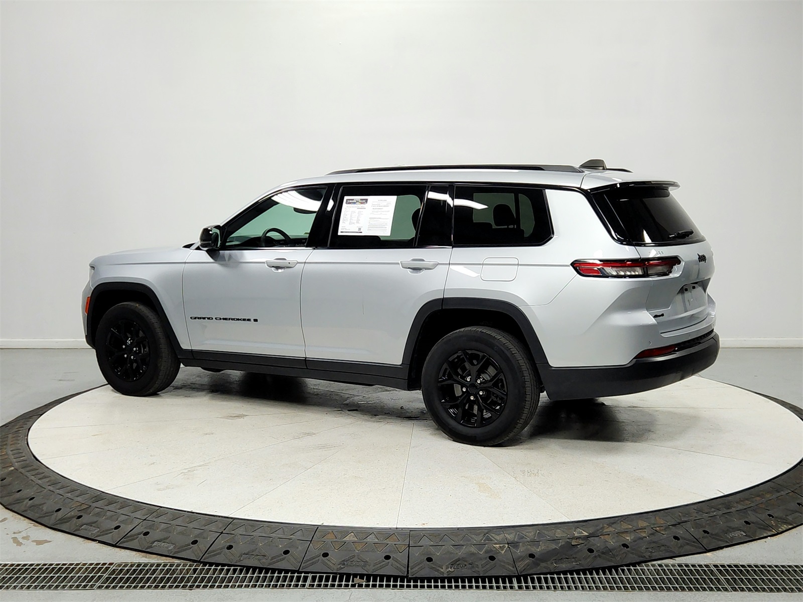 2024 Jeep Grand Cherokee Altitude photo 3