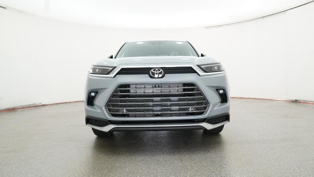 2026 Toyota Grand Highlander Hybrid MAX Platinum AWD photo 2