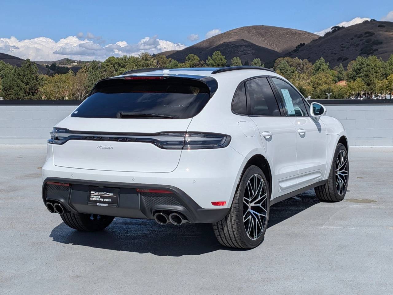 2025 Porsche Macan Base photo 9
