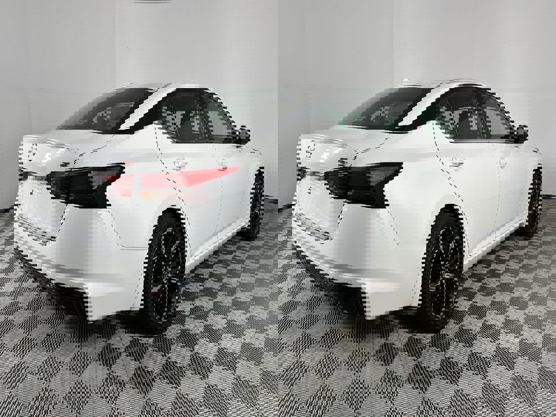 2025 Nissan Altima SR photo 8