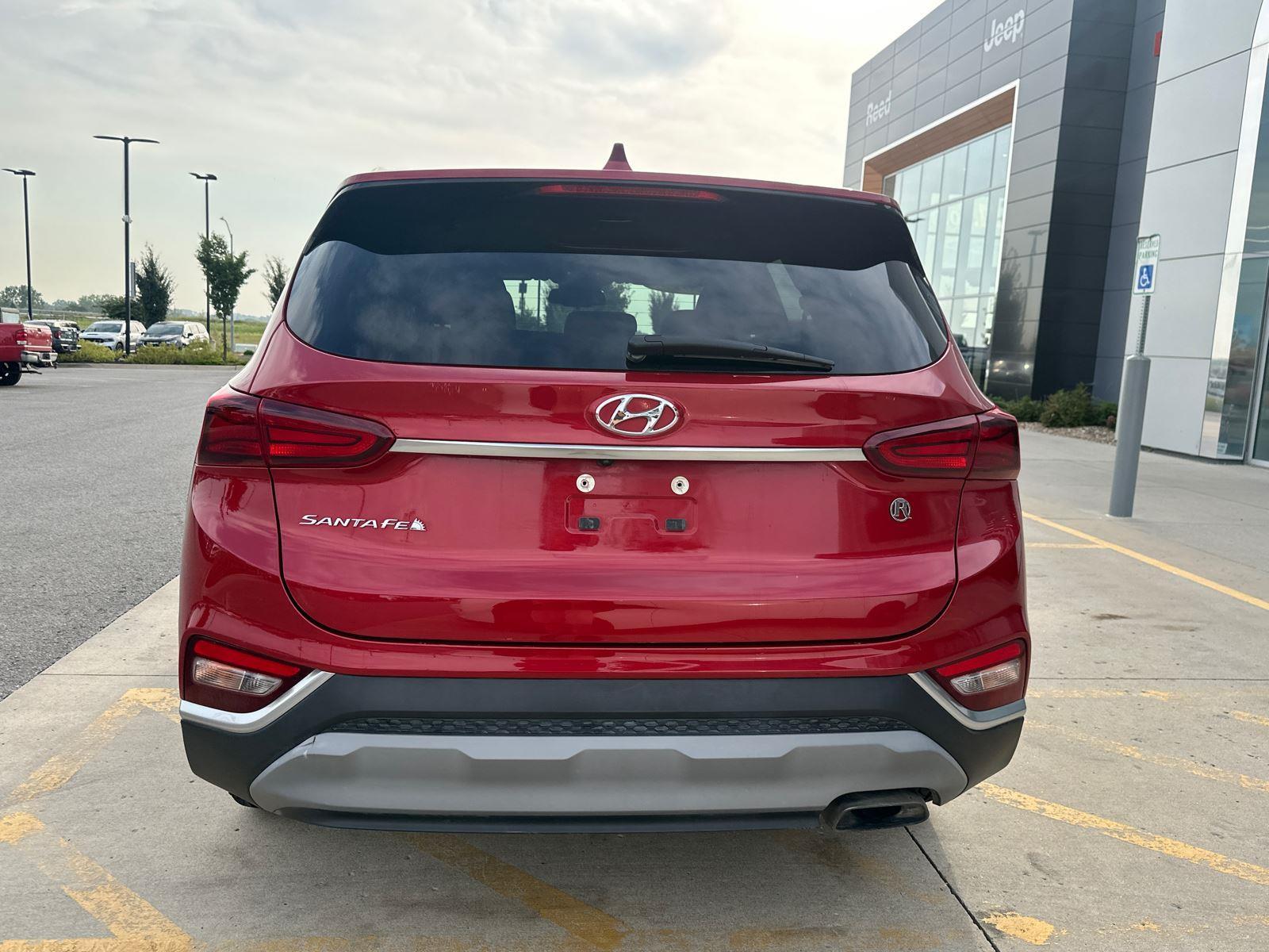 2019 Hyundai Santa Fe SEL photo 2