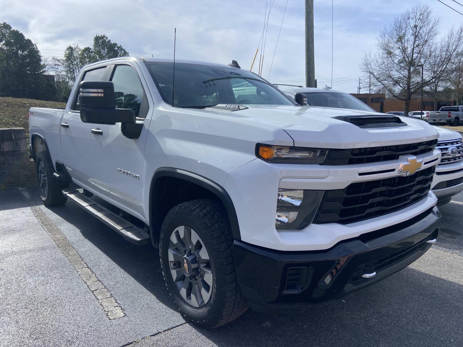 2024 Chevrolet Silverado HD Custom's photo