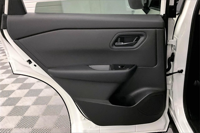 2025 Nissan Rogue S photo 28