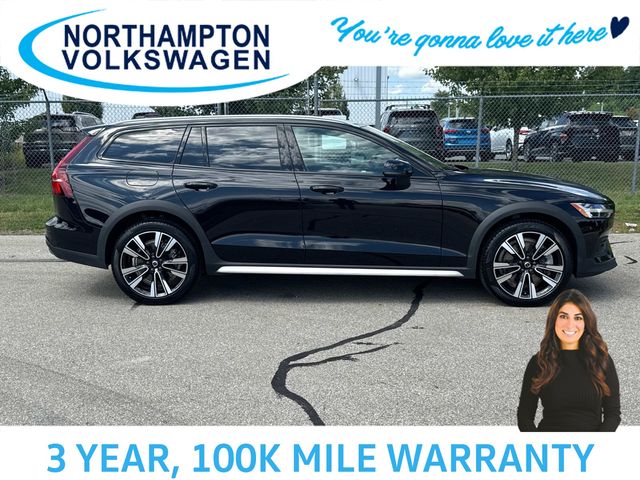 2025 Volvo V60 Cross Country B5 photo 4