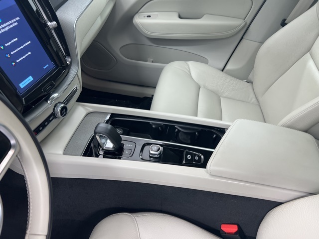 2024 Volvo XC60 B5 Plus photo 16