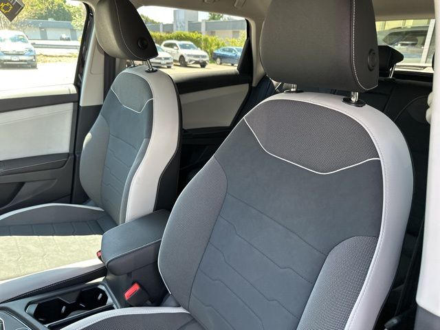 2025 Volkswagen Taos SE photo 10