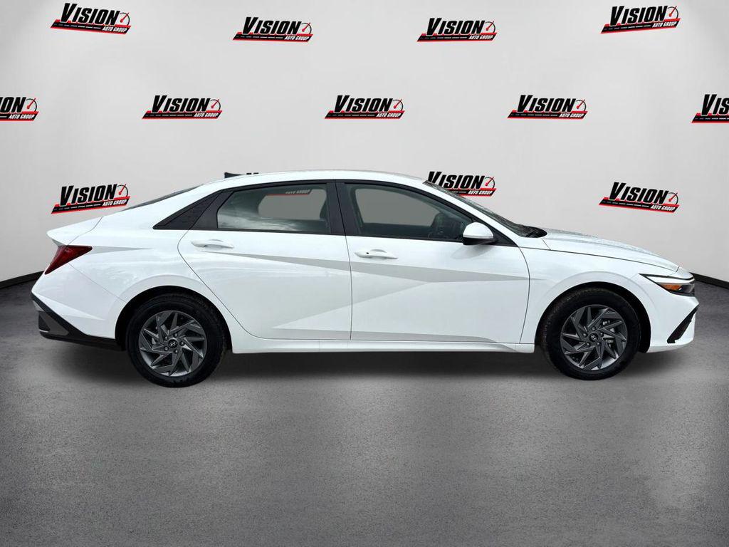 2025 Hyundai Elantra Hybrid Blue photo 4