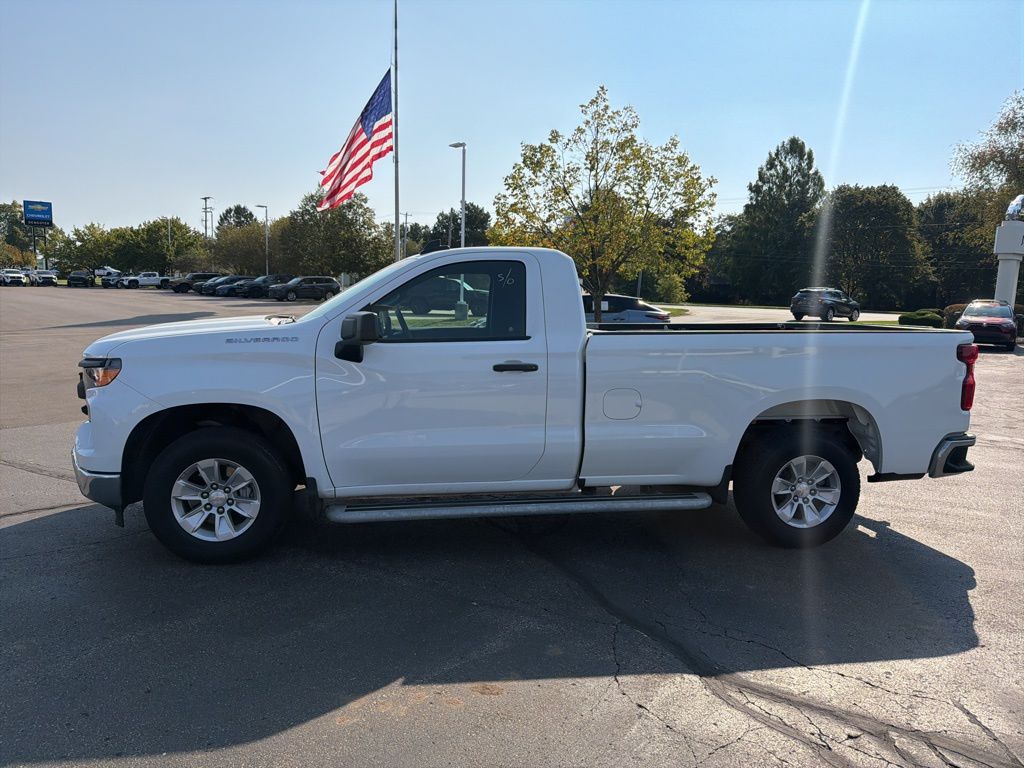 2024 Chevrolet Silverado 1500 photo 2
