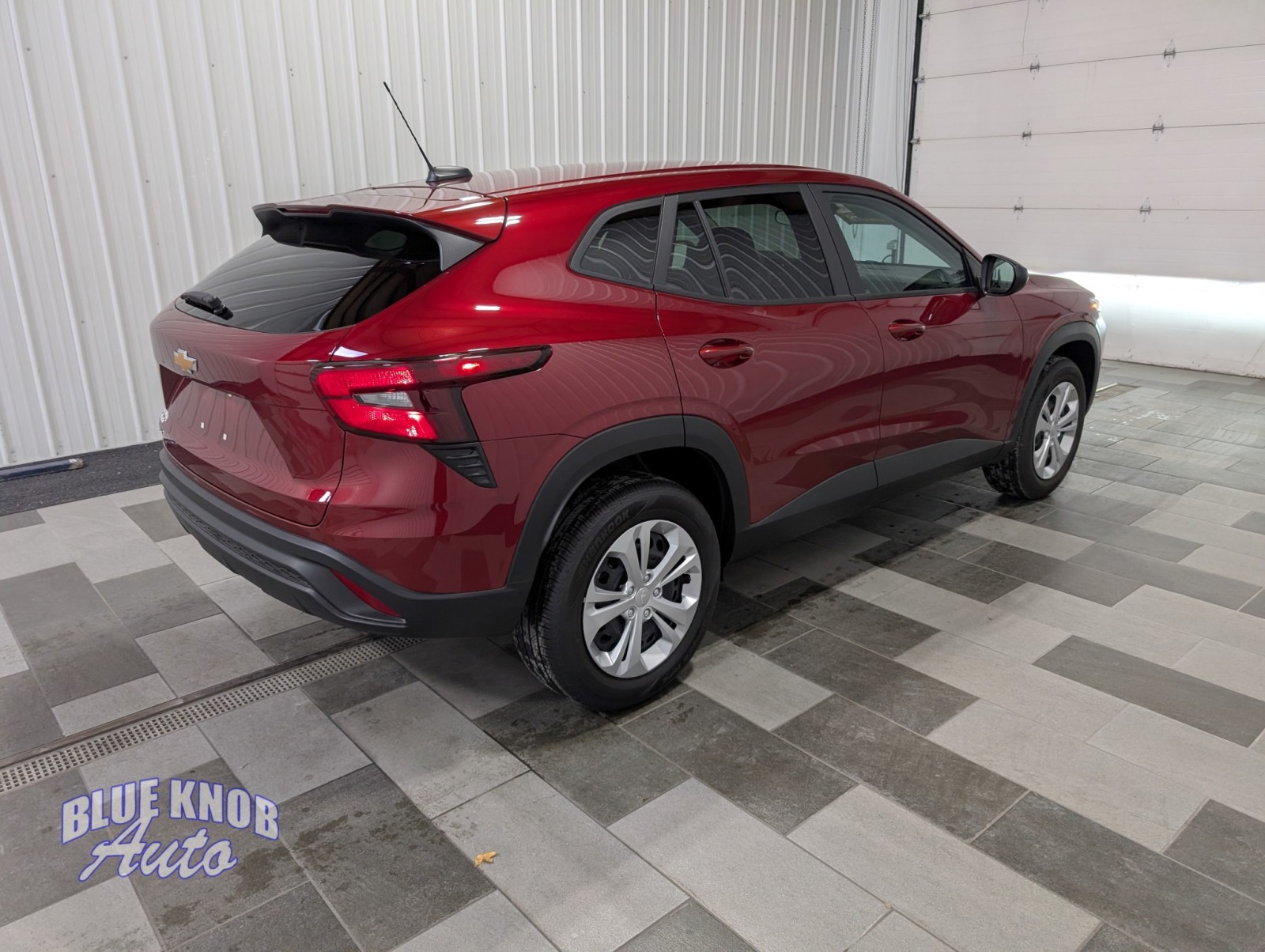 2025 Chevrolet Trax LS photo 4