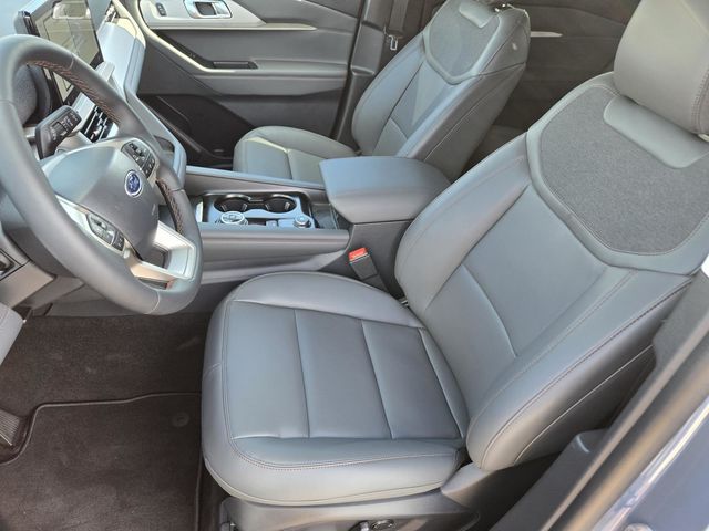 2025 Ford Explorer photo 21