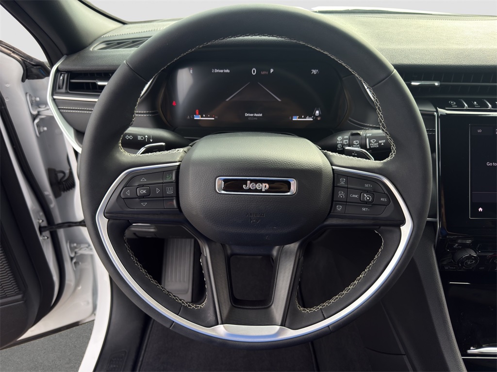 2025 Jeep Grand Cherokee Laredo photo 10