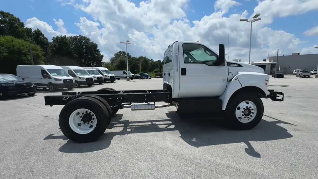 2025 Ford F-650 Base photo 9
