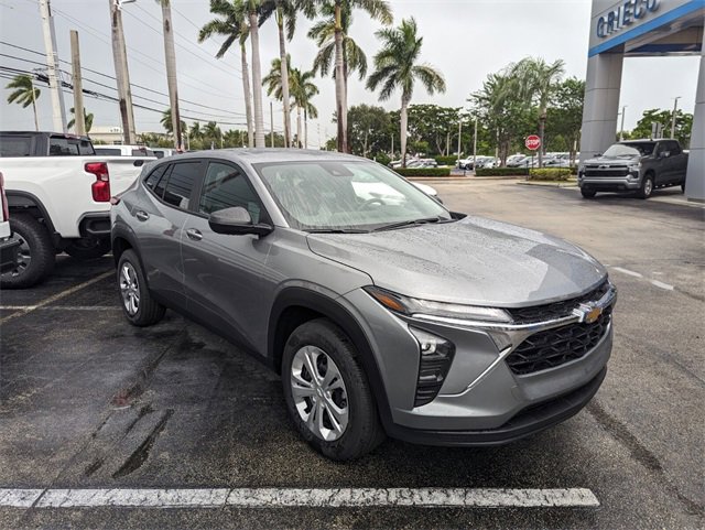 2026 Chevrolet Trax LS photo 2