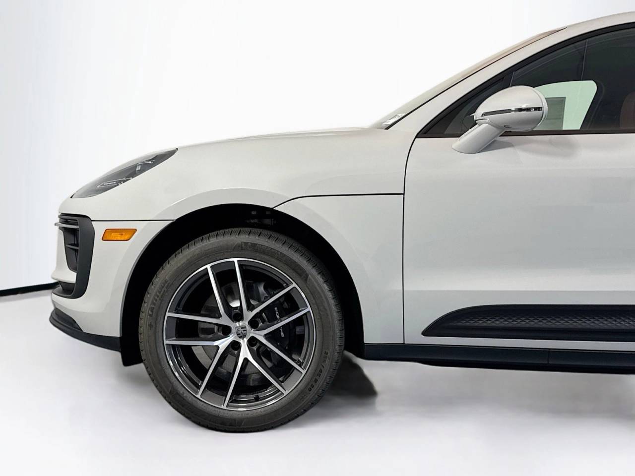 2025 Porsche Macan T photo 26