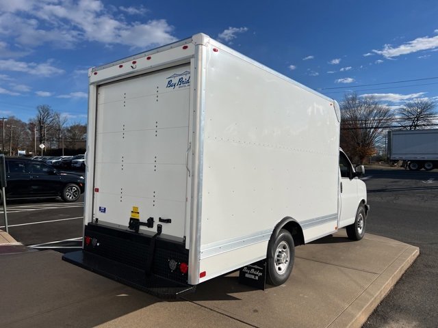 2024 Chevrolet Express Cutaway 3500 photo 3