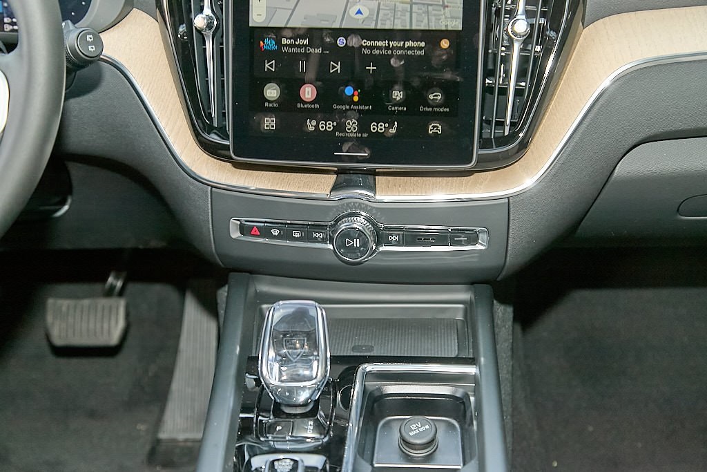 2026 VOLVO XC60 - Image 27