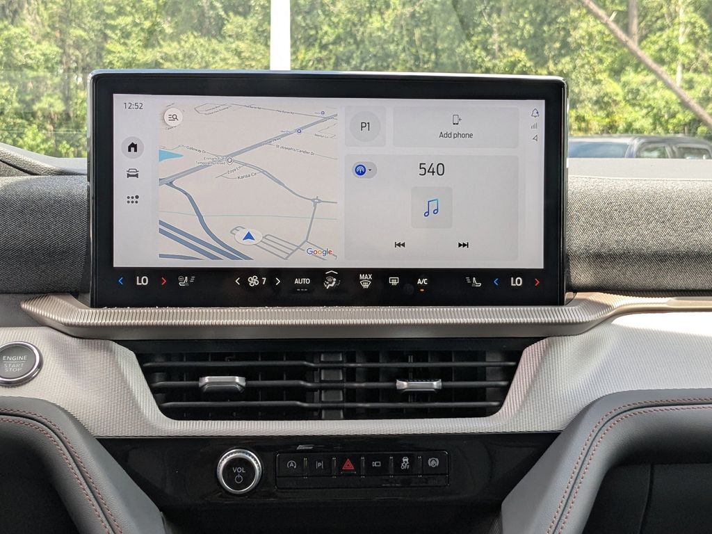 2025 Ford Explorer photo 20