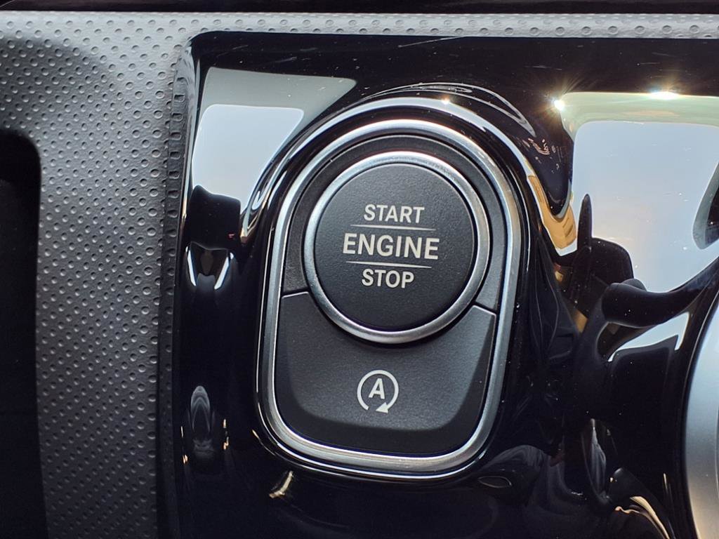 2025 Mercedes Benz CLA 250 photo 17