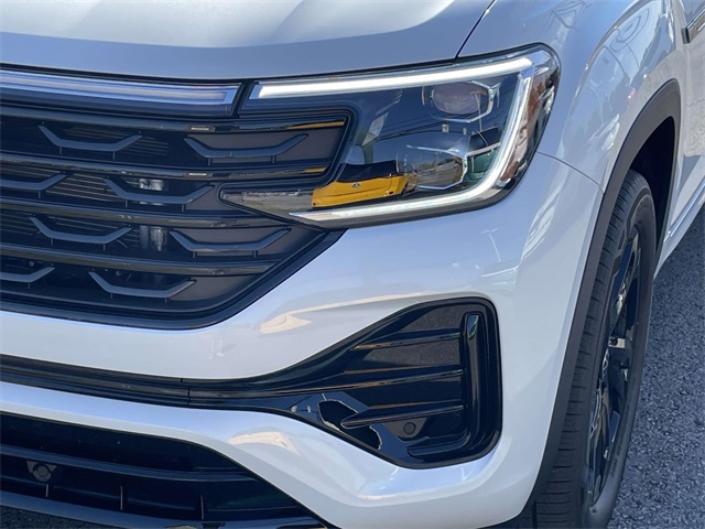 2025 Volkswagen Atlas Cross Sport SEL R-Line photo 3