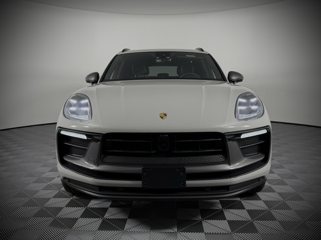 2025 Porsche Macan T photo 7