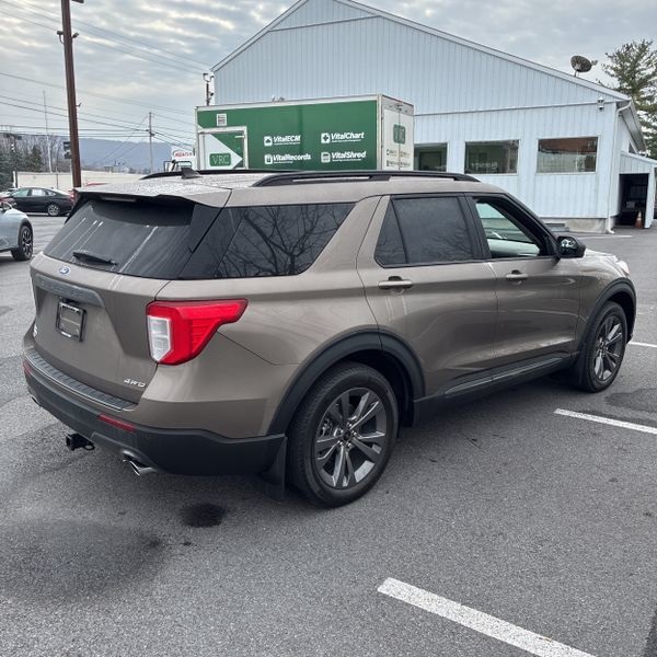 2021 Ford Explorer XLT photo 4
