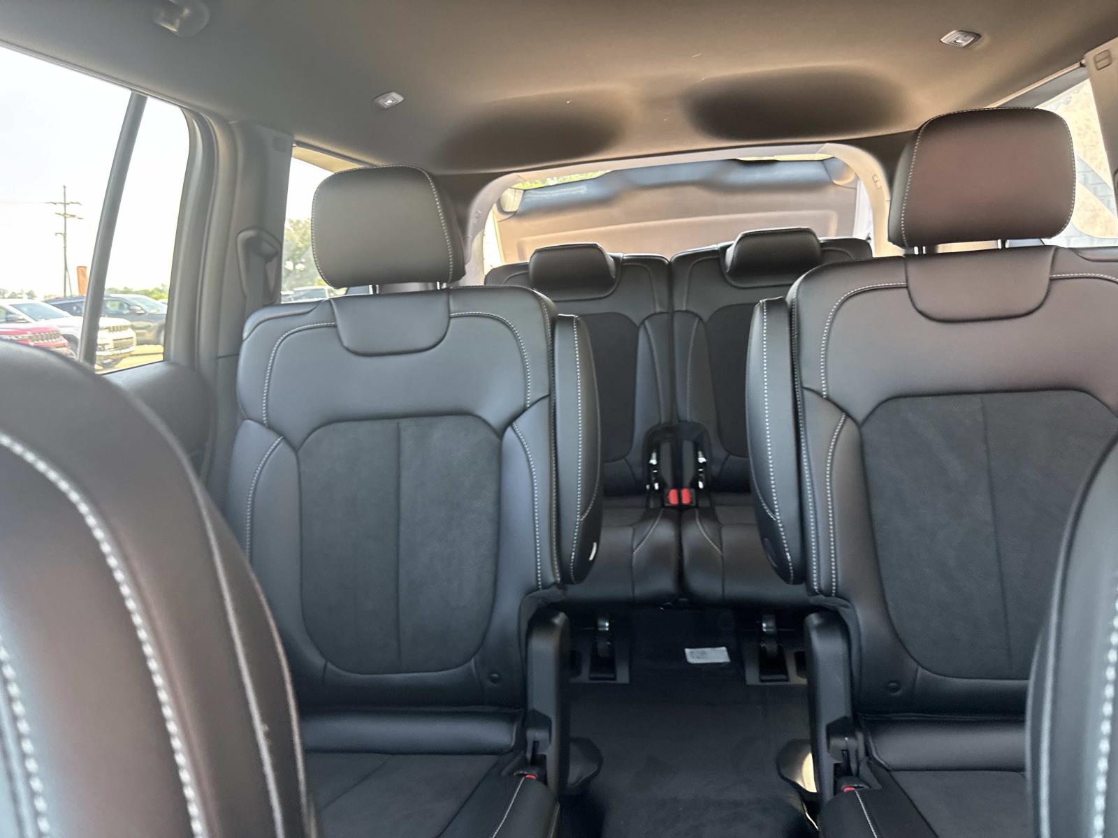 2025 Jeep Grand Cherokee Altitude photo 6