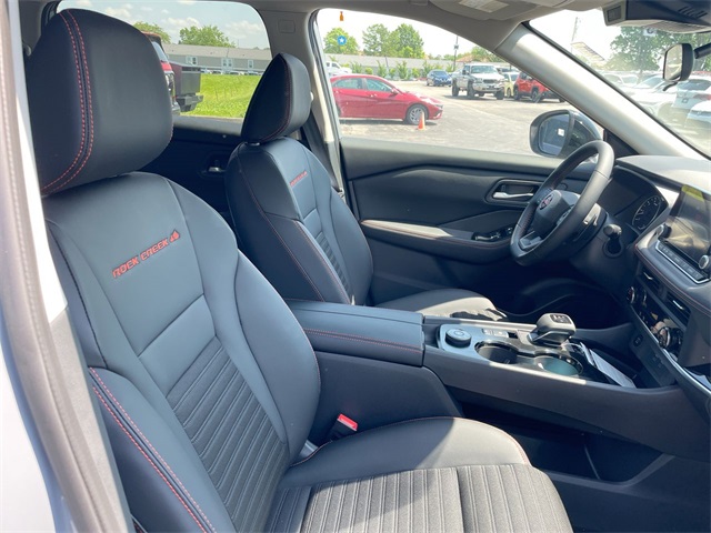 2025 Nissan Rogue SV photo 29