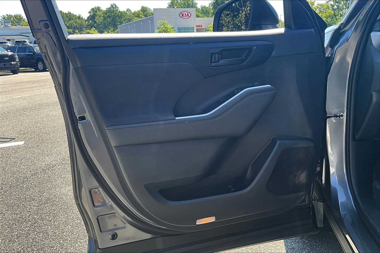 2023 Toyota Highlander L photo 18