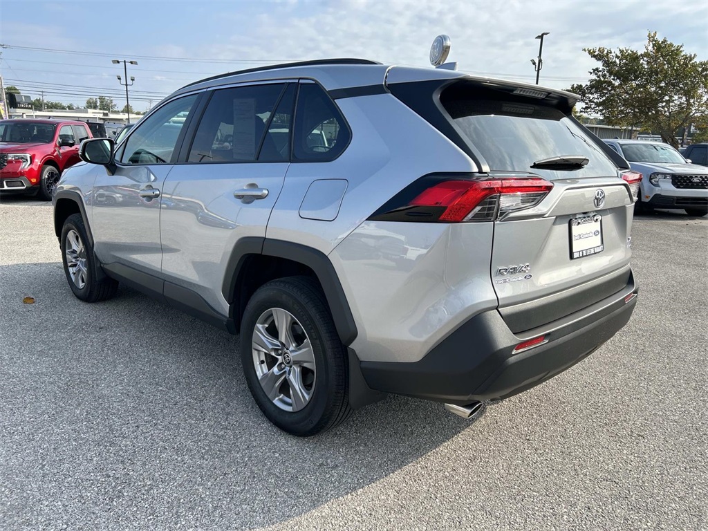 2024 Toyota RAV4 XLE photo 6
