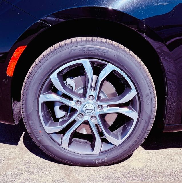 2026 Chrysler Pacifica Pinnacle photo 3