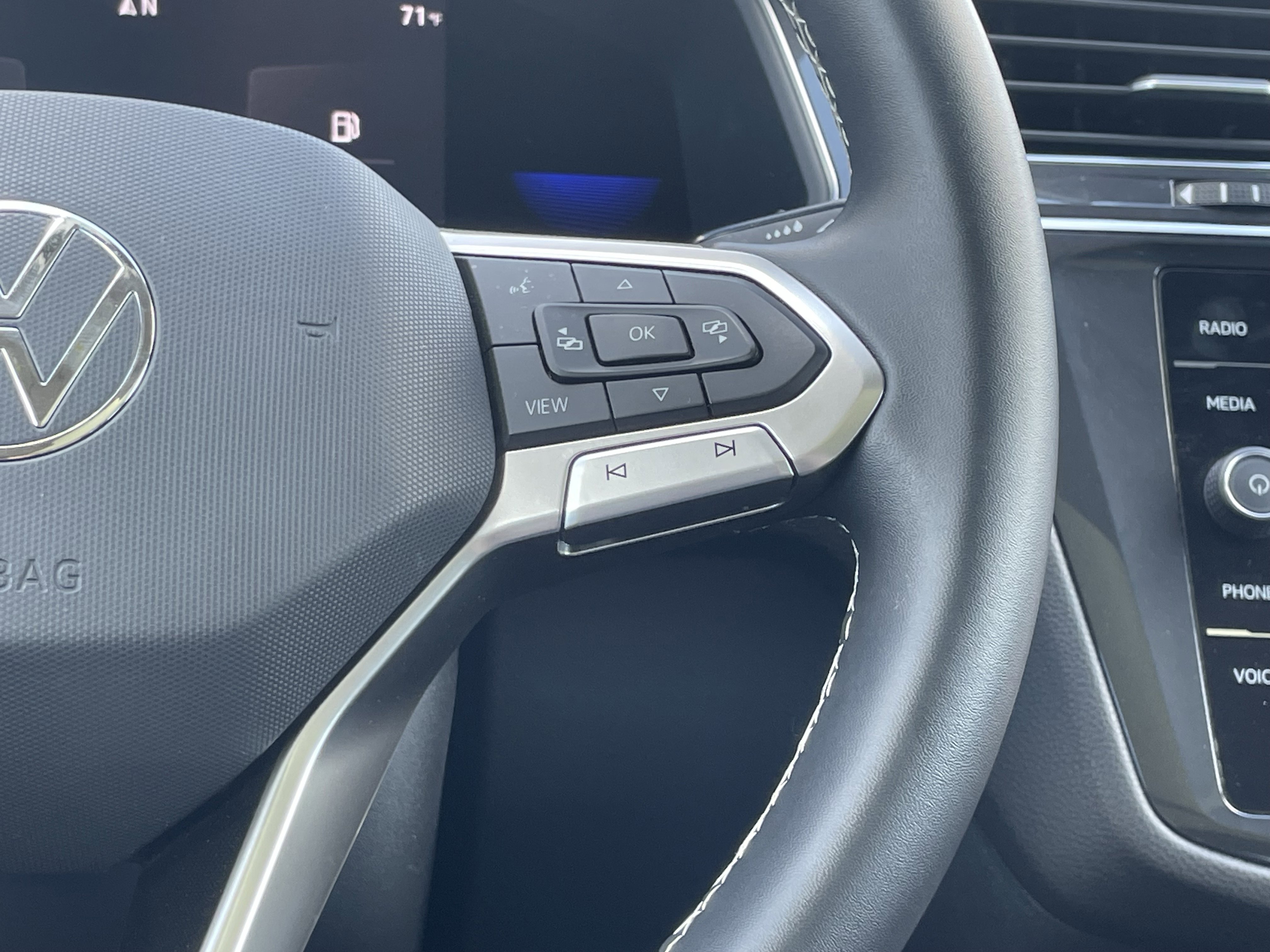 2022 Volkswagen Tiguan SE photo 10