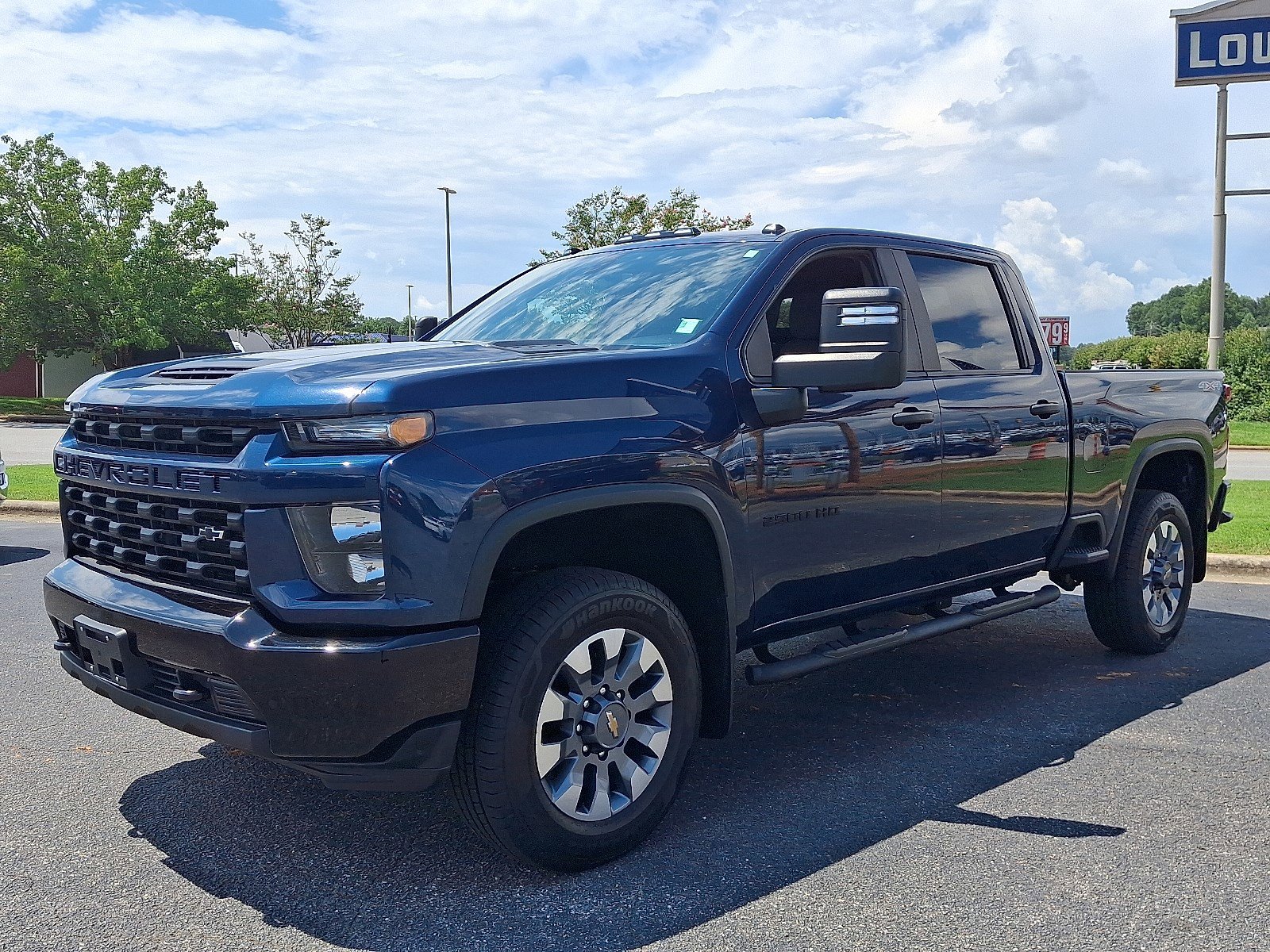 2023 Chevrolet Silverado 2500HD Custom photo 3