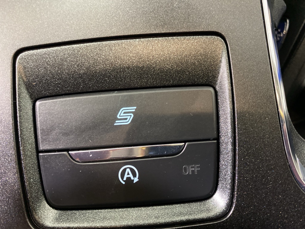 2020 Ford Fusion SE photo 9