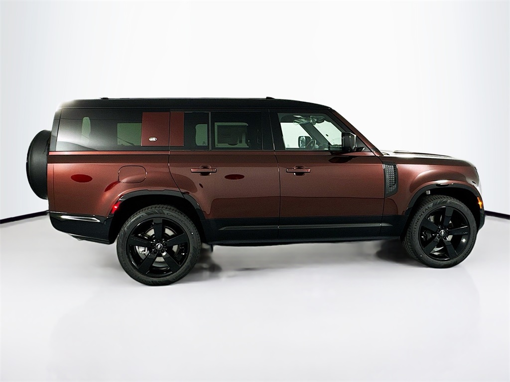 2024 Land Rover Defender 130 X-Dynamic SE photo 2