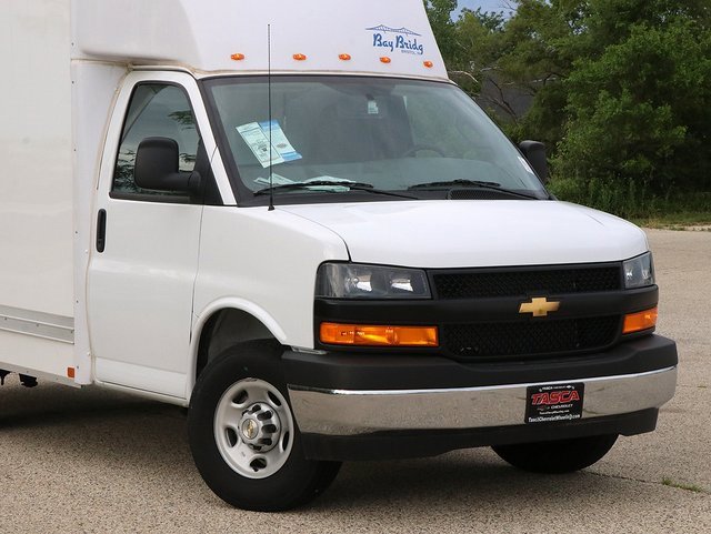 2024 Chevrolet Express Cutaway 3500 photo 2