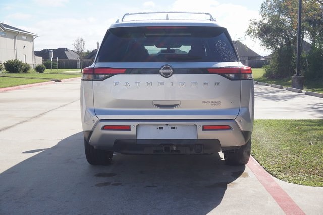 2023 Nissan Pathfinder Platinum photo 3