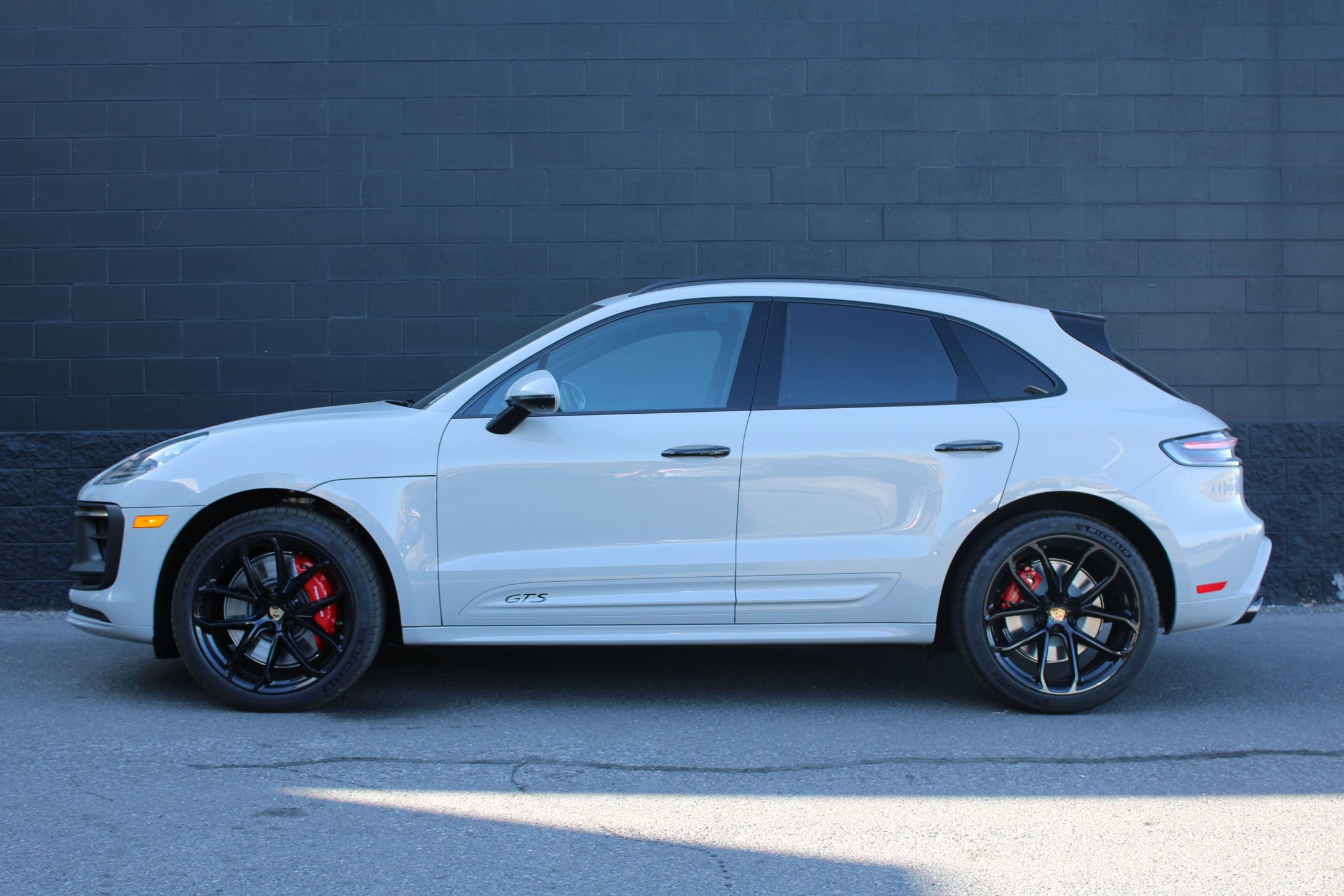 2026 Porsche Macan GTS photo 2
