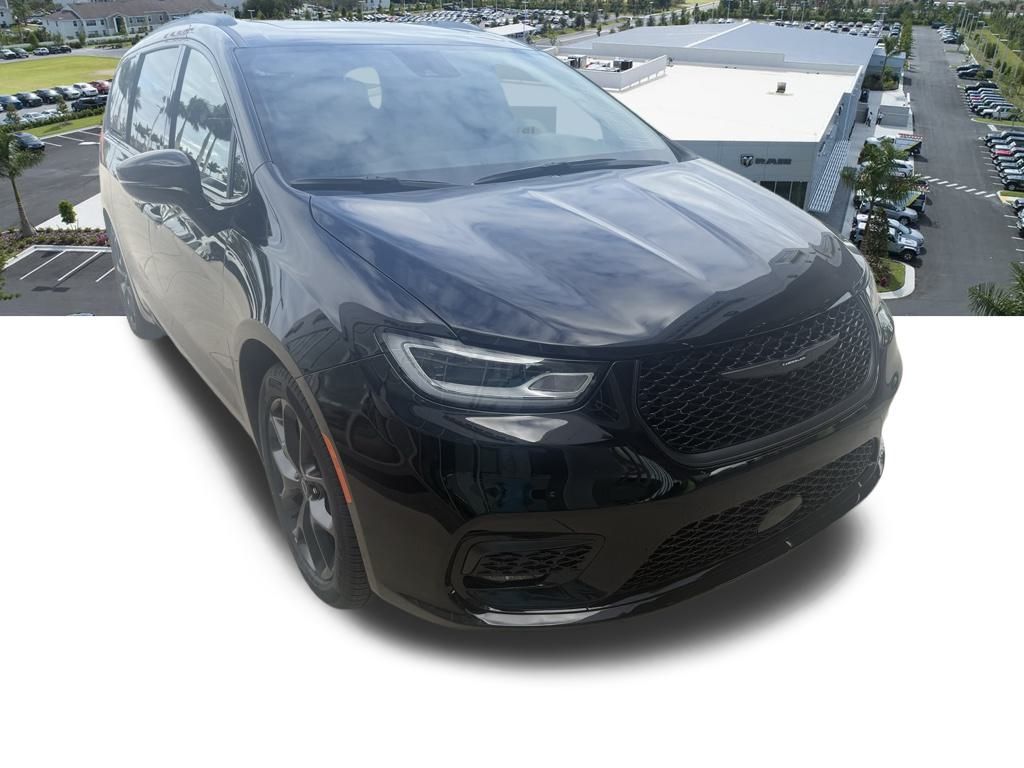 2026 Chrysler Pacifica Limited photo 2