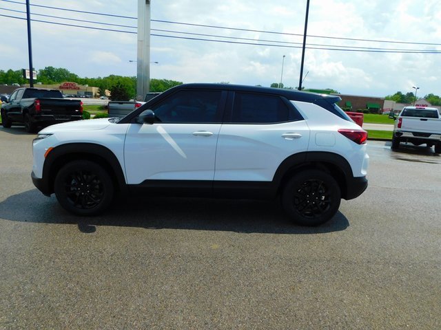 2025 Chevrolet Trailblazer LS photo 3
