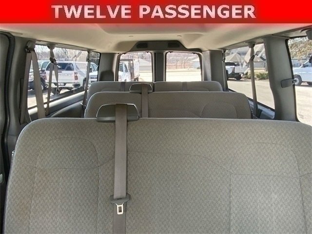 2022 Chevrolet Express Passenger 3500 photo 22