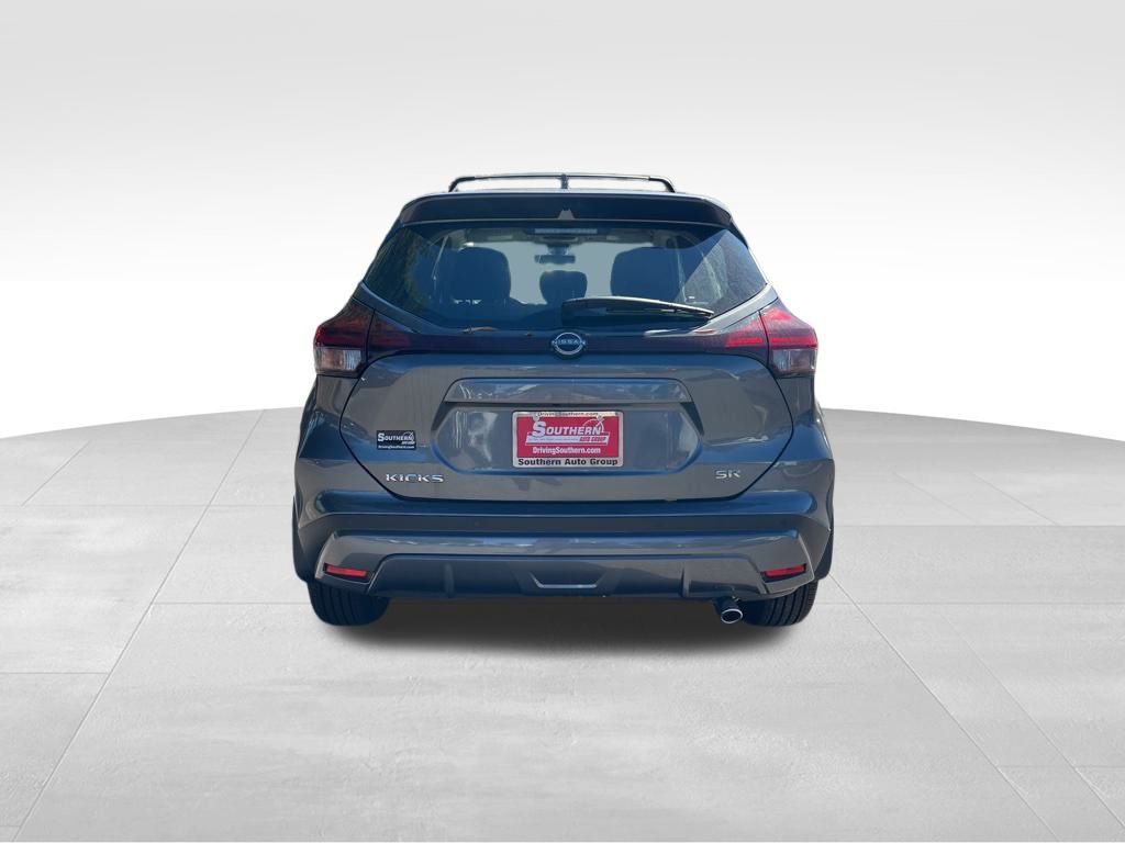 2024 Nissan Kicks SR photo 3