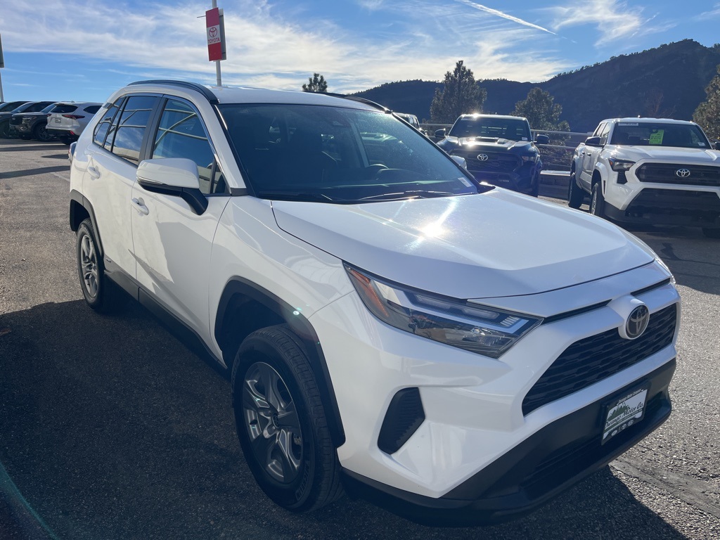 2025 Toyota RAV4 Hybrid XLE photo 2