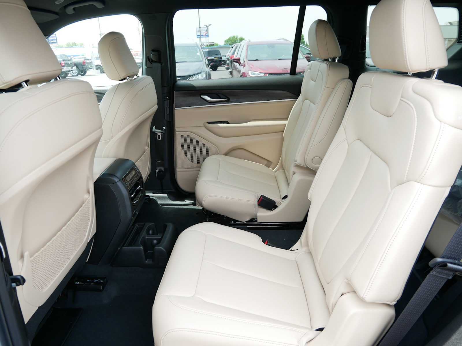 2025 Jeep Grand Cherokee Limited photo 10