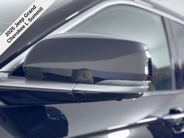 2025 Jeep Grand Cherokee L Summit Reserve photo 11