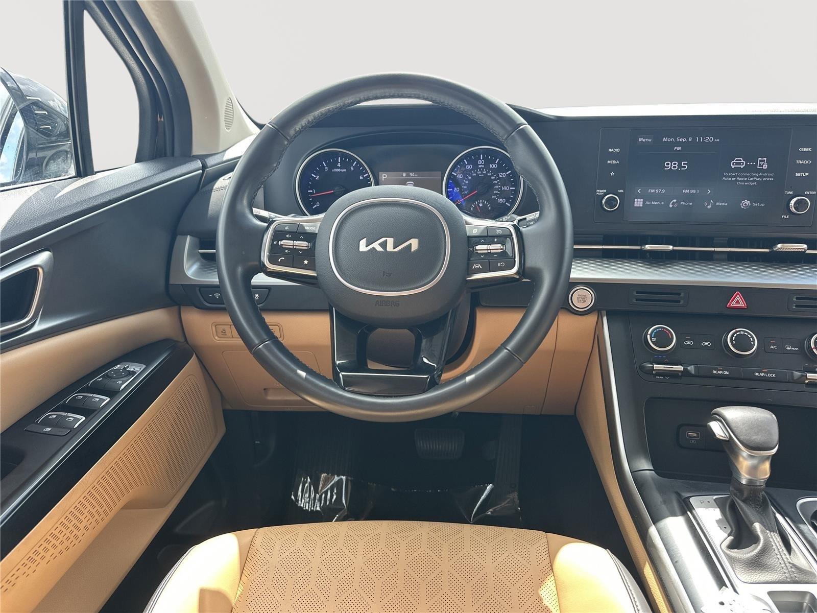 2024 Kia Carnival LX photo 16