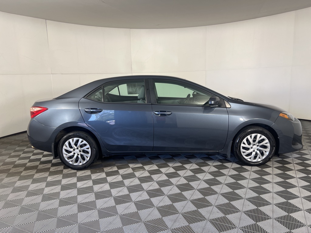 2019 Toyota Corolla LE photo 10