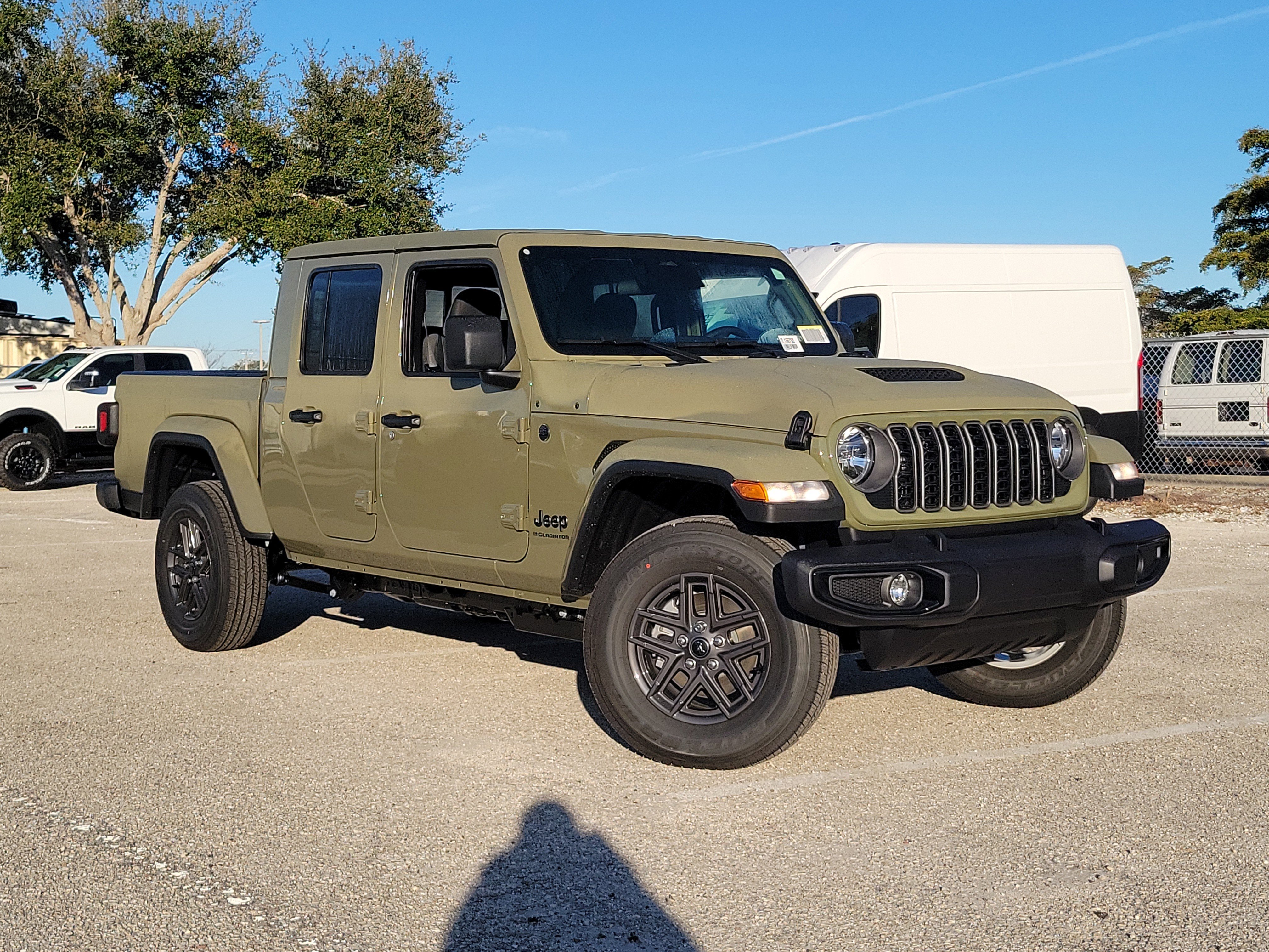2026 Jeep Gladiator Sport S's photo