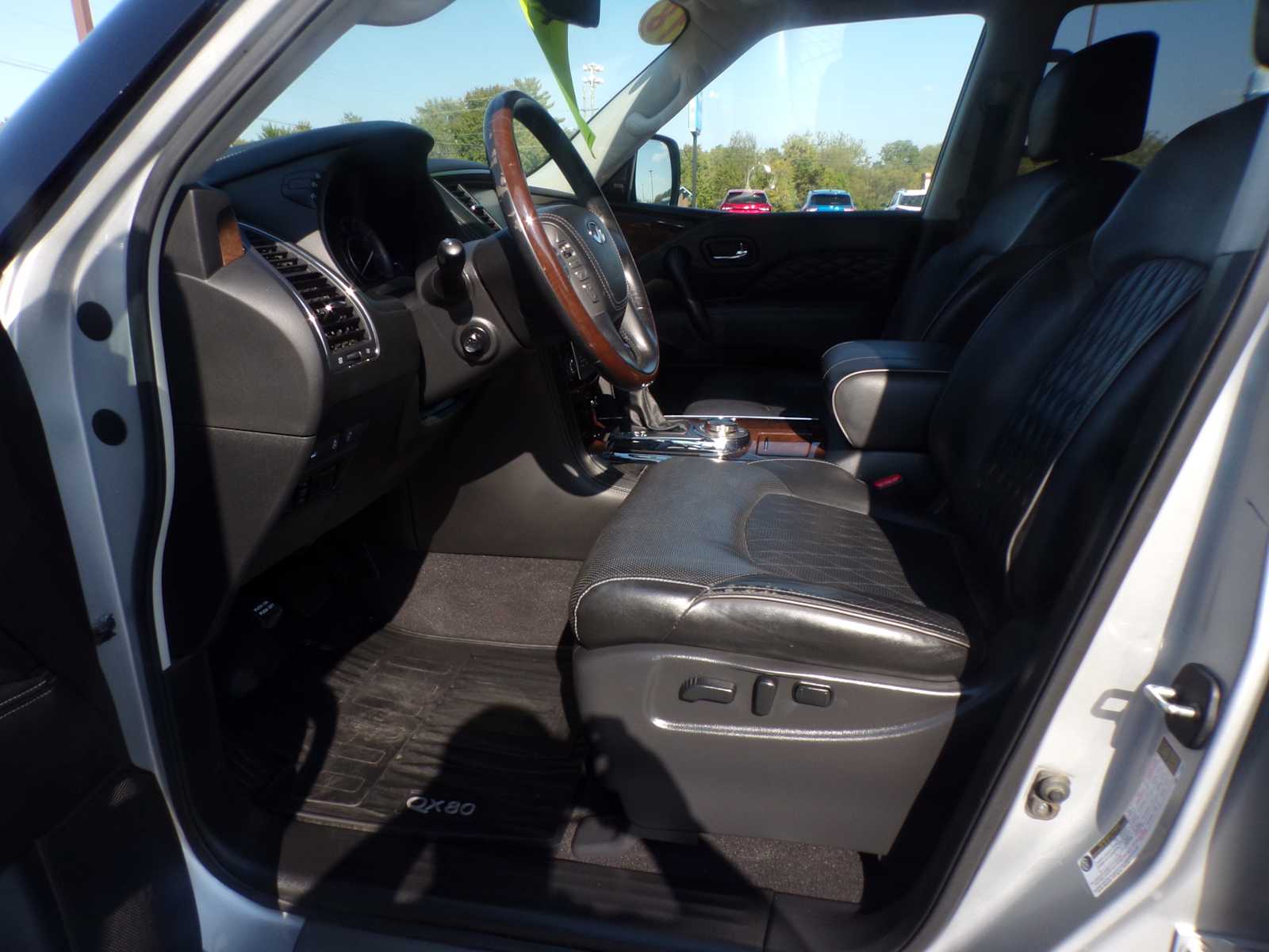 2018 Infiniti QX80 photo 9