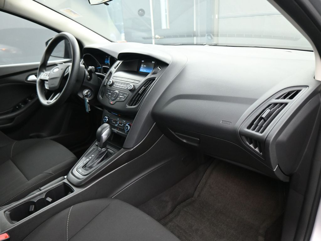 2018 Ford Focus SE photo 42