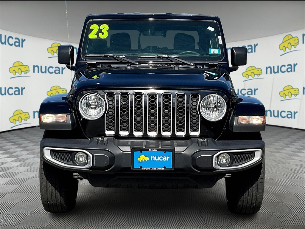 2023 Jeep Gladiator Overland photo 2